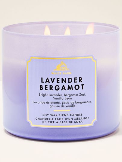 Lumânare parfumată White Barn Lavender Bergamot din amestec de ceară de soia, 3 fitiluri