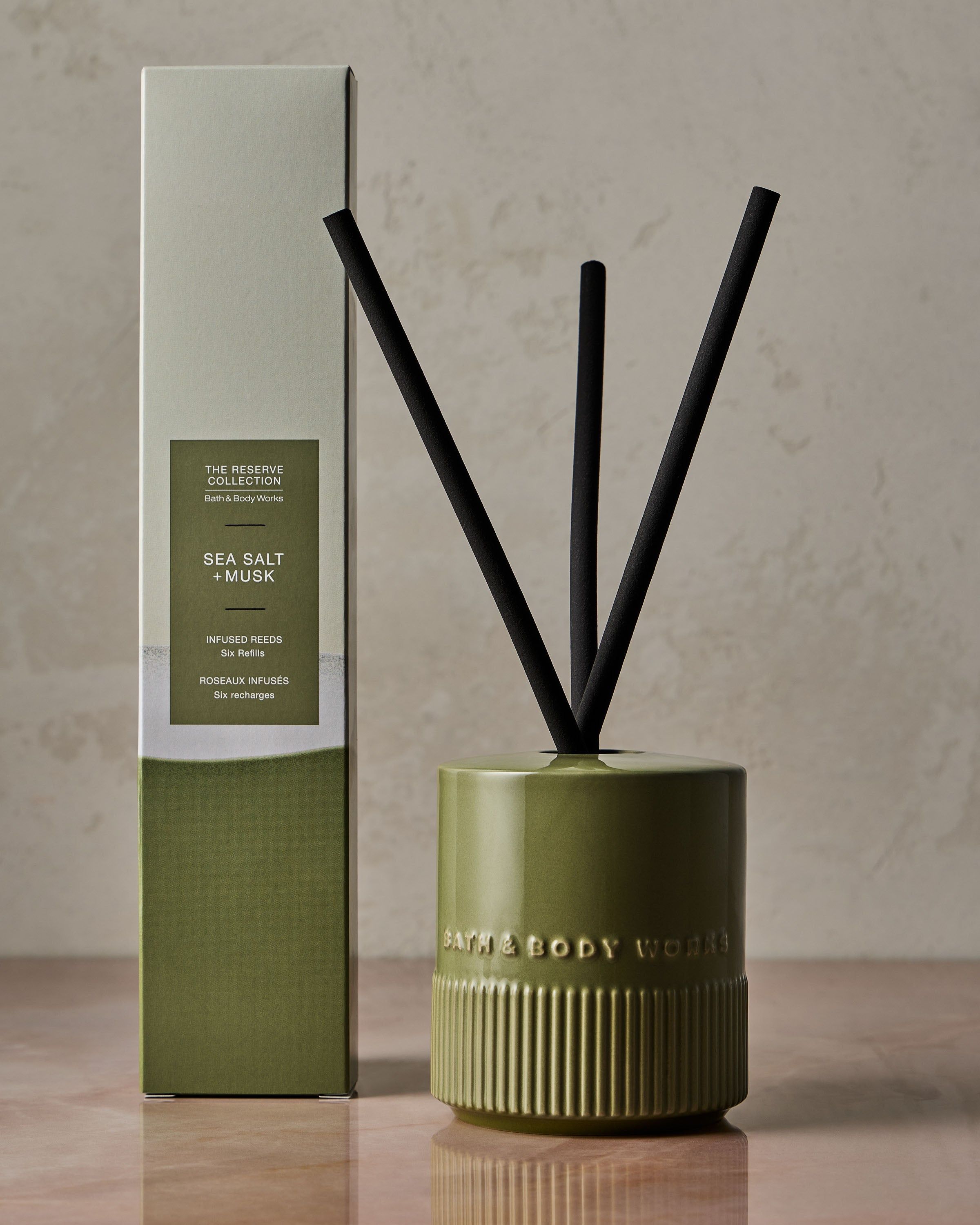 Bețișoare parfumate pentru difuzor Bath & Body Works în ambalaj decorativ