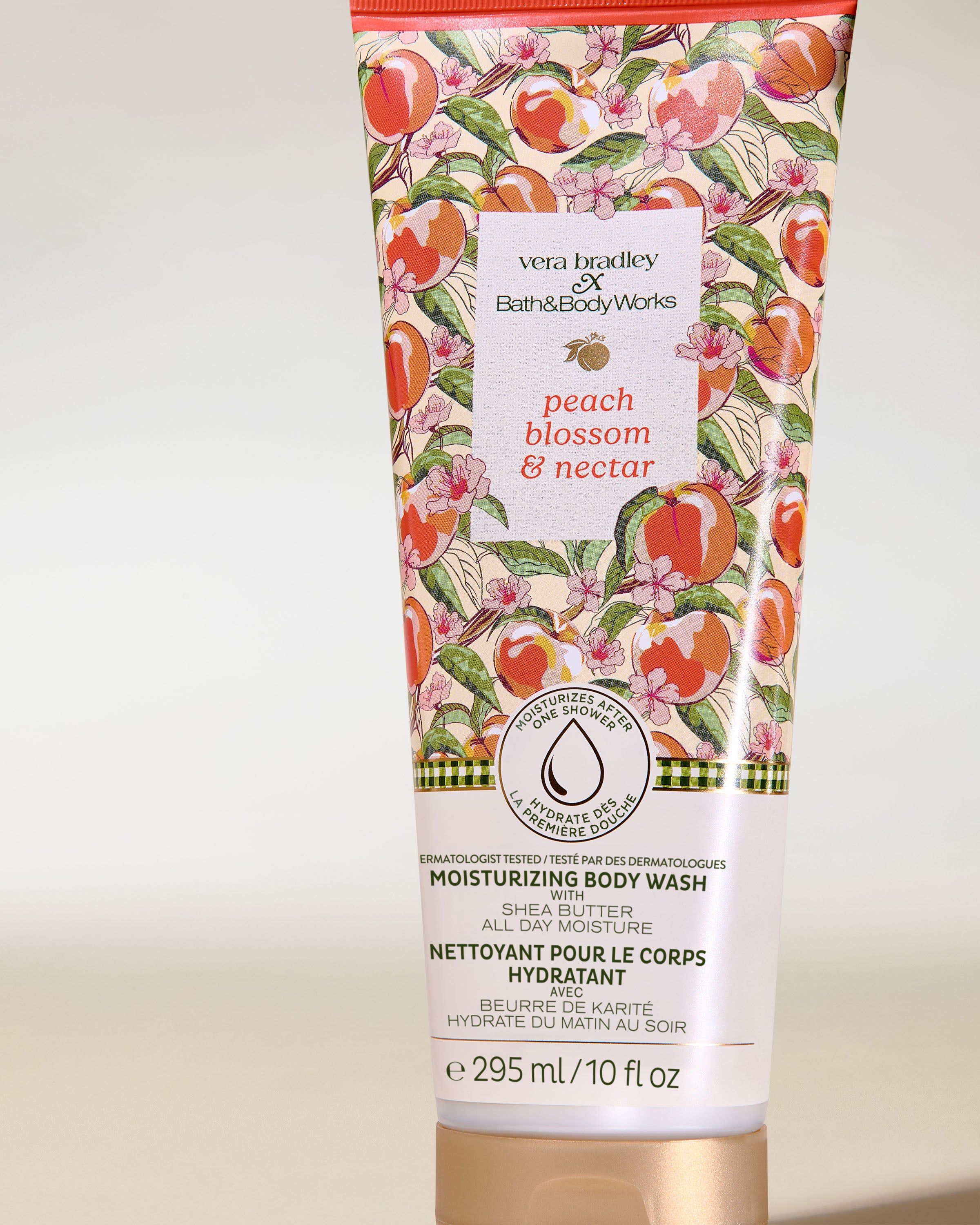 Bath & Body Works Peach Blossom & Nectar – gel de duș hidratant într-un tub cu design floral‑fructat.