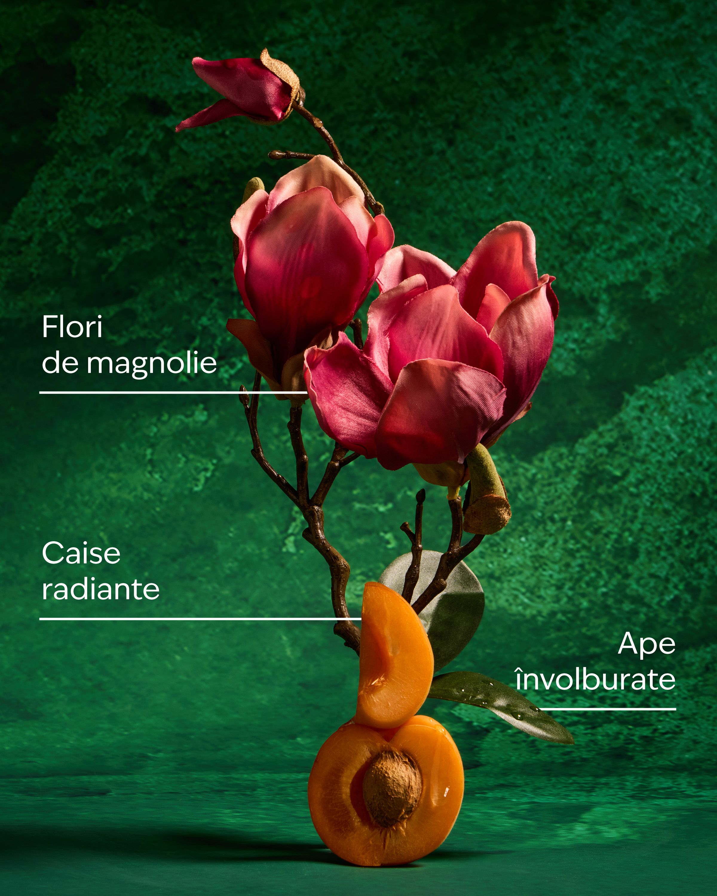 Sprayul Diamond din colecția Disney Princess Mulan de la Bath & Body Works, în flacon turcoaz strălucitor.