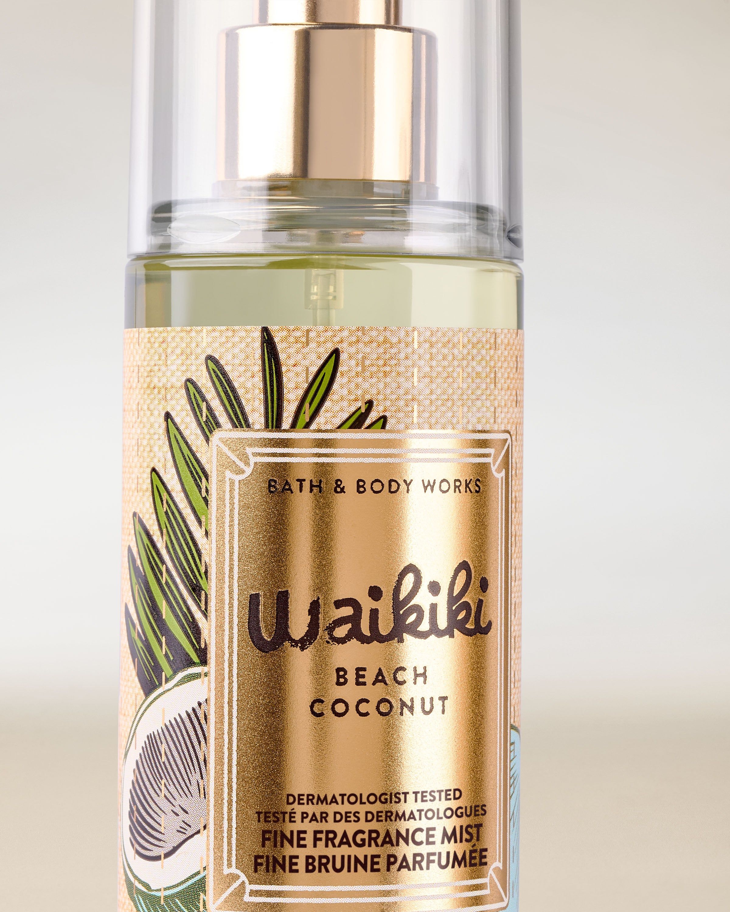Mini mgiełcă parfumată Waikiki Beach Coconut de la Bath & Body Works, flacon verde cu atomizor.