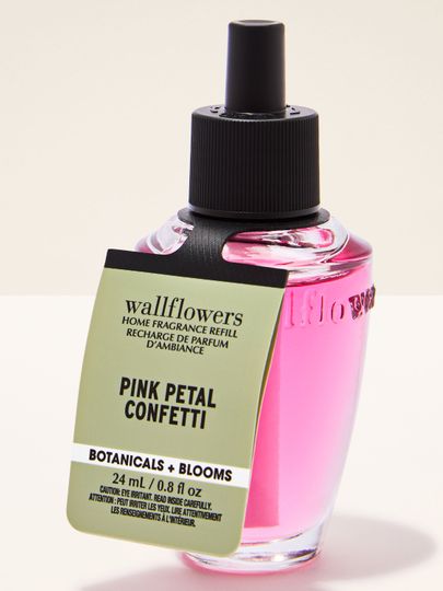 Rezerve Wallflowers Pink Petal Confetti – aromă roz pentru casă în sticluță elegantă Bath & Body Works.