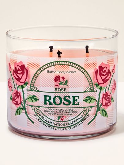Rose – lumânare roz Bath & Body Works din colecția Gingham, decorată cu trandafiri pe sticlă