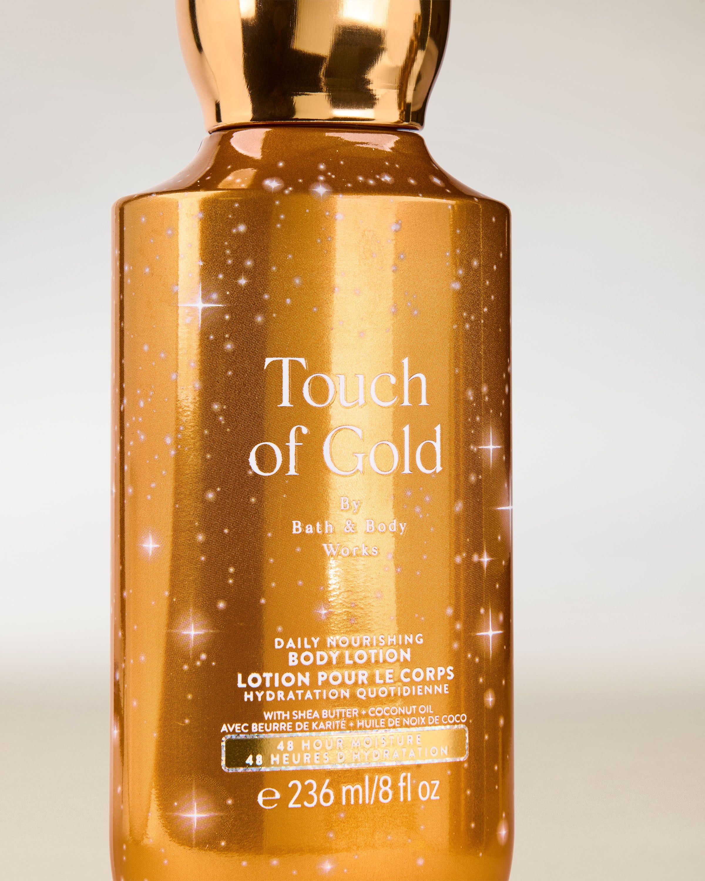 Loțiune de corp Touch of Gold de la Bath & Body Works, în sticlă aurie strălucitoare cu formulă hidratantă.