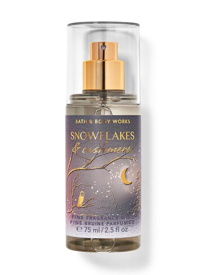 Vonná mlha Snowflakes & Cashmere, v cestovní verzi, v lahvi s nočním zimním motivem. Bath&Body Works.