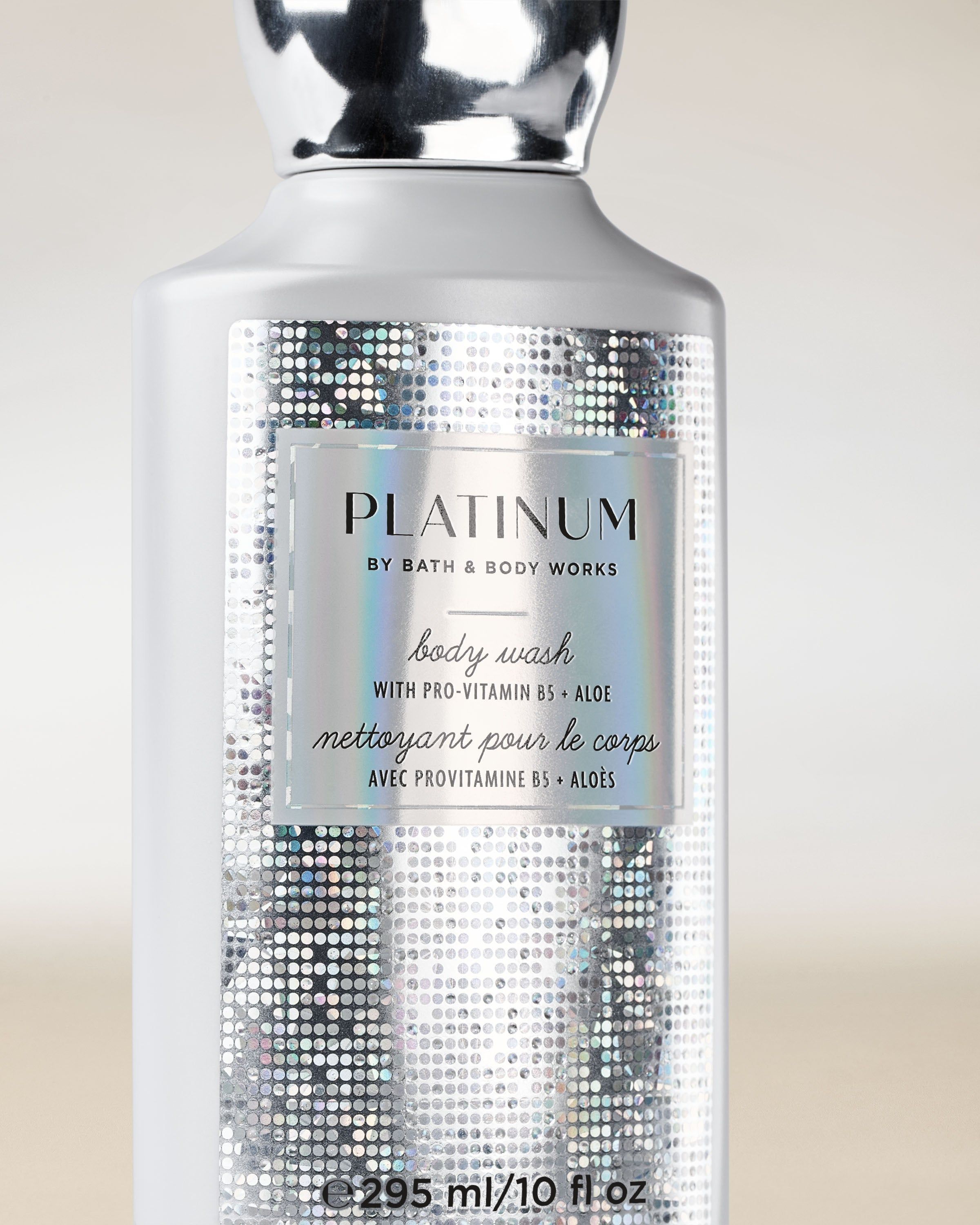 Gel de duș Platinum Bath & Body Works într‑o sticlă argintie cu etichetă strălucitoare