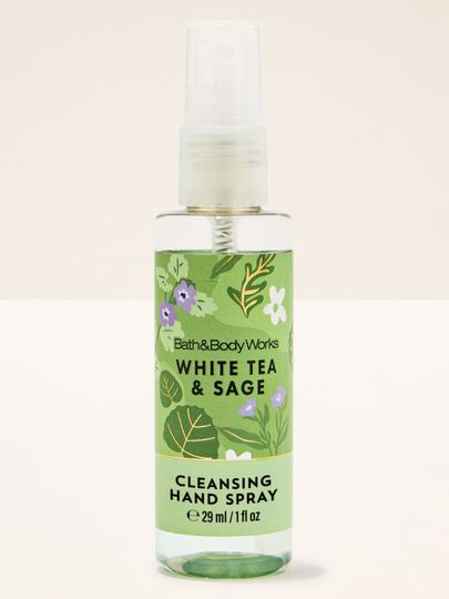 Spray-ul pentru curățarea mâinilor White Tea & Sage, într-un recipient practic, ideal pentru utilizare rapidă pe parcursul zilei.