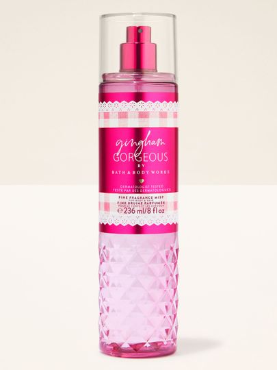 Spray parfumat Bath & Body Works Gingham Gorgeous 236 ml, în flacon roz cu pulverizator.
