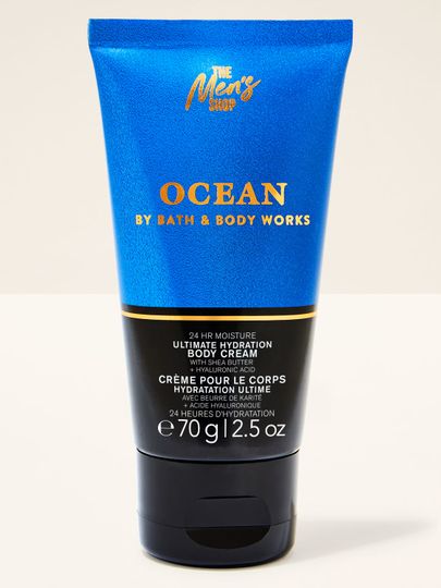 Cremă de corp Bath&Body Works Ocean. Tub mic, metalic, de culoare albastră, cu o etichetă neagră și inscripții.