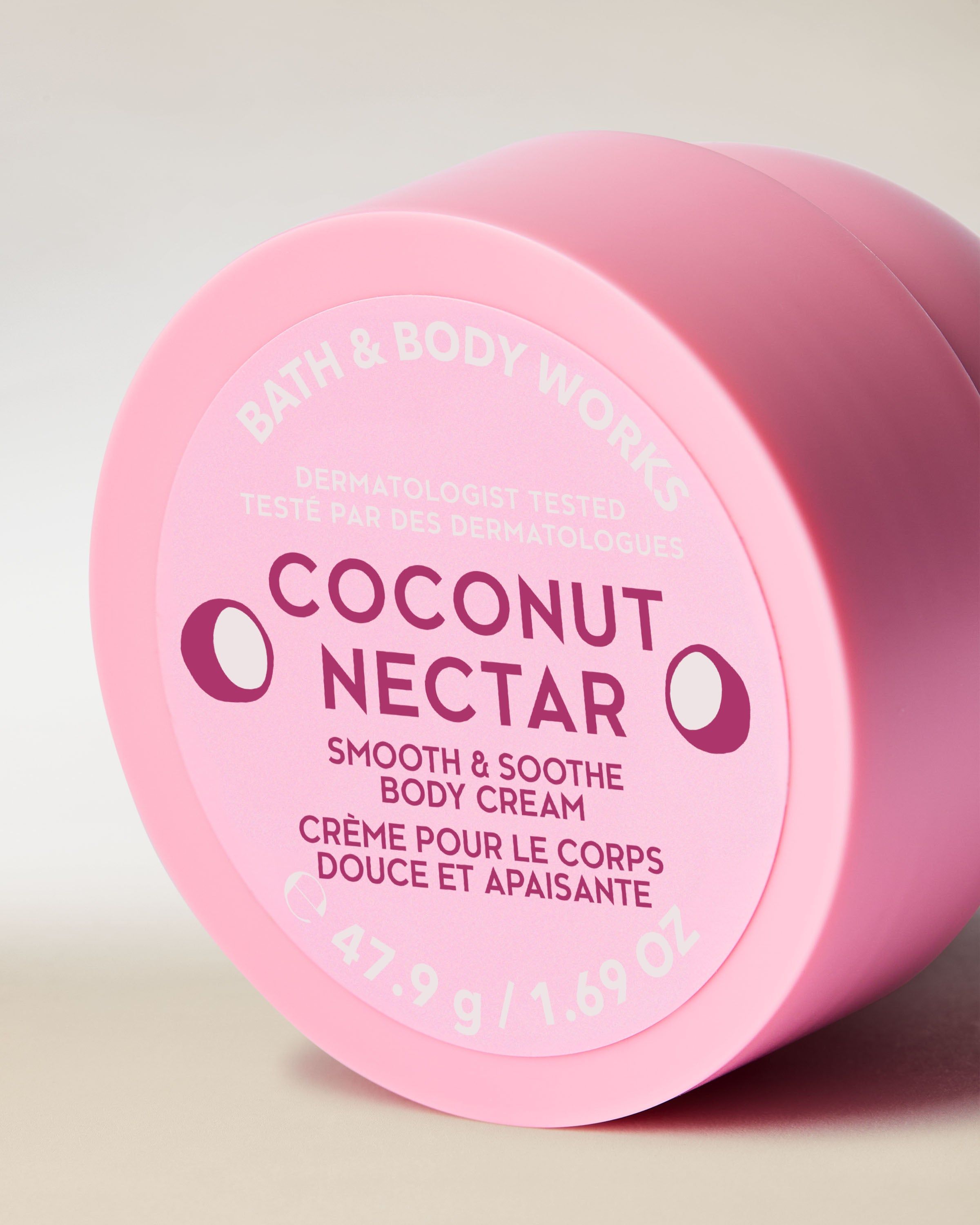 Cremă de corp Coconut Nectar în ambalaj roz