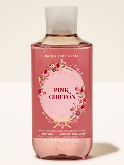 Gel de duș Pink Chiffon de la Bath & Body Works, flacon roz cu capac flip-top și etichetă romantică, florală.