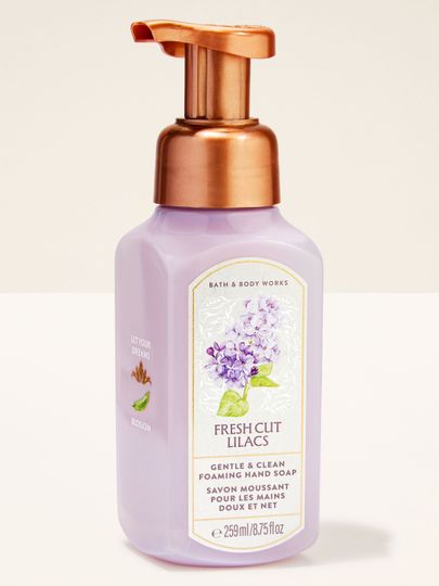 Săpun spumă pentru mâini Bath & Body Works Fresh Cut Lilacs 259 ml, în flacon lila cu pompă.