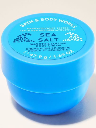 Cremă de corp Sea Salt în ambalaj albastru