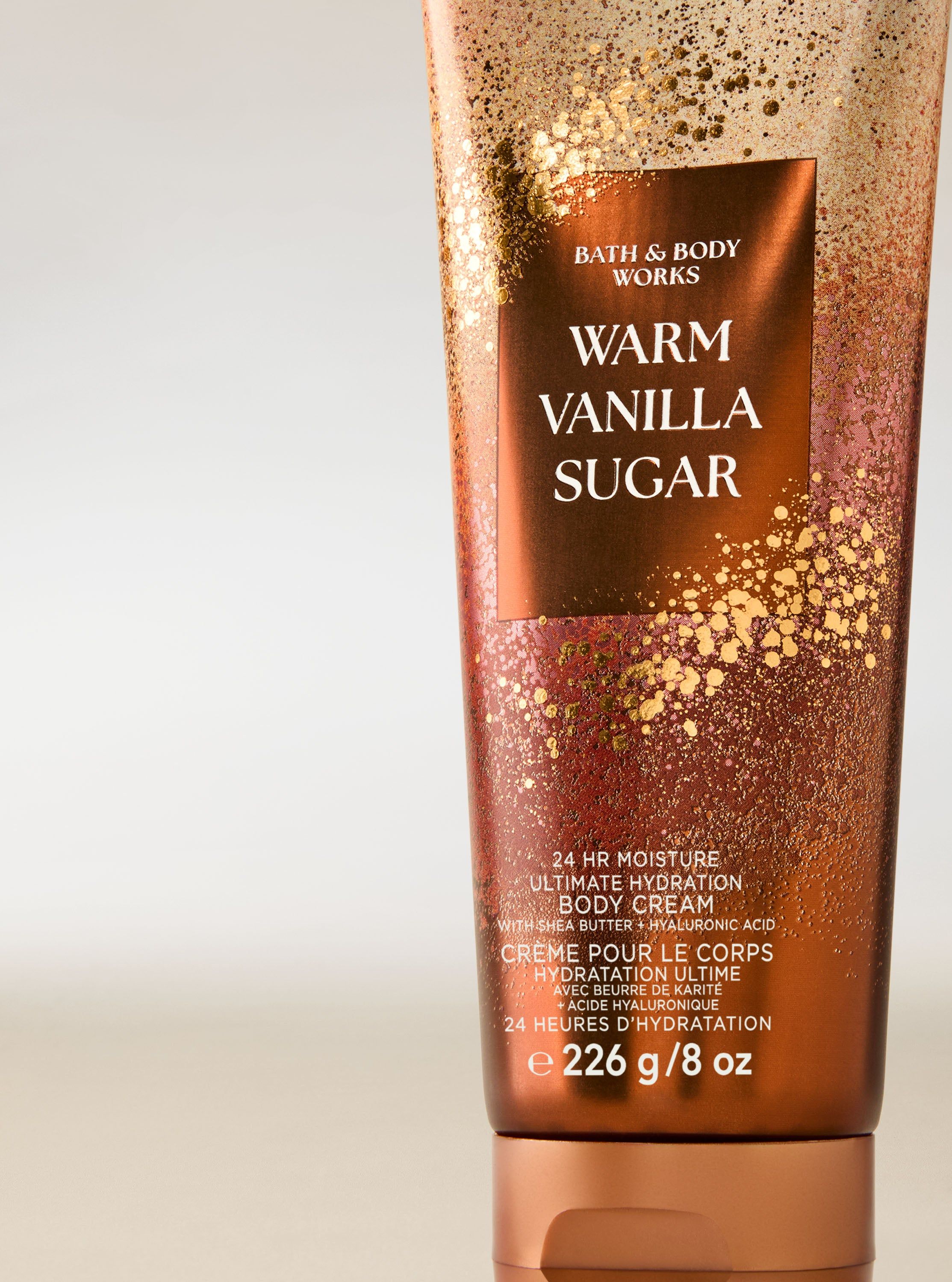 Krem do ciała Bath & Body Works Warm Vanilla Sugar w złoto‑waniliowej tubie 226 g.