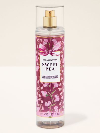 Mgiełcă parfumată Sweet Pea de la Bath & Body Works, flacon roz cu atomizor și etichetă florală decorativă.