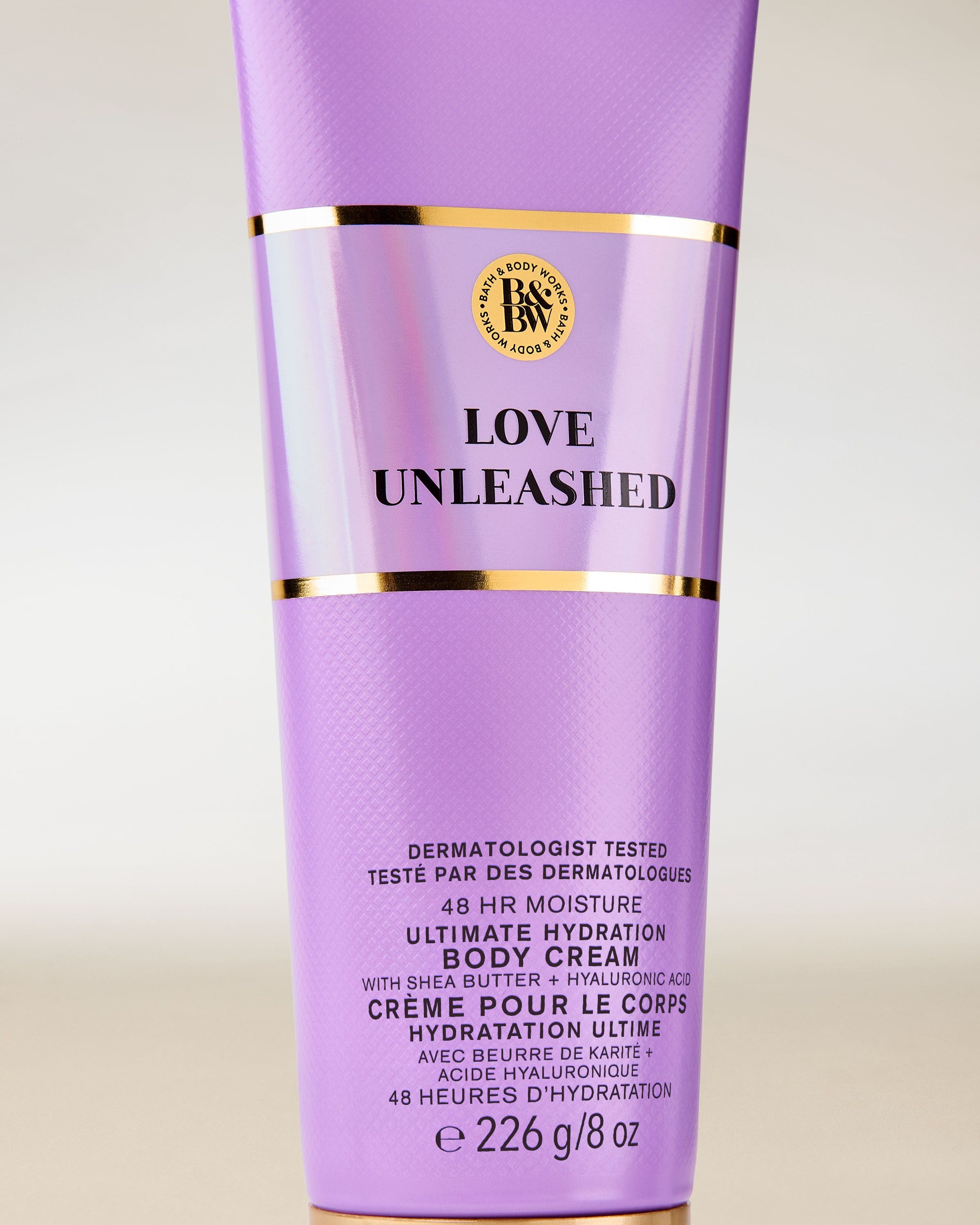 Love Unleashed Bath & Body Works – cremă de corp în tub lavandă lucios cu hidratare 48h.