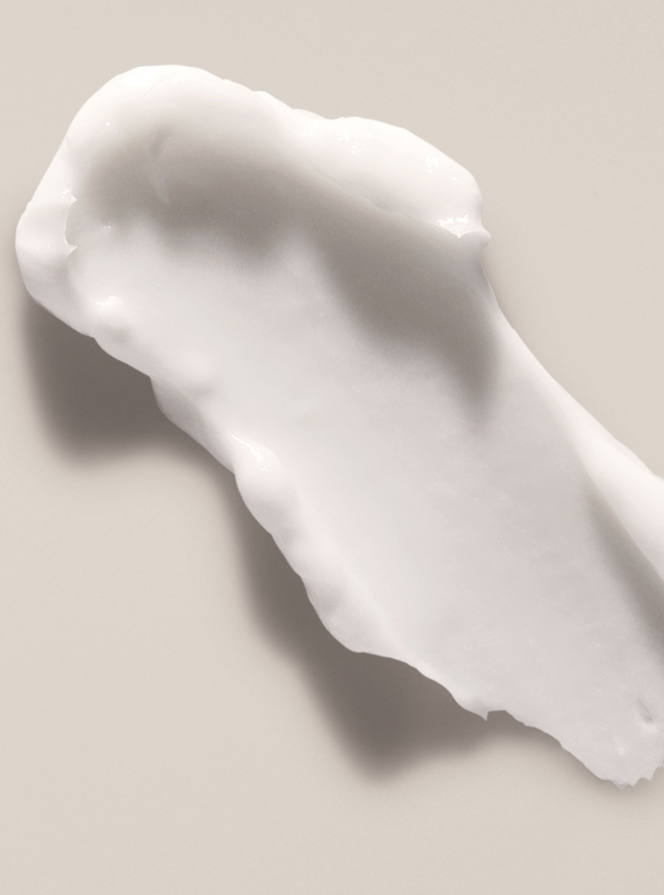 Cremă Bath & Body Works cu textură albă – aplicare fină pentru îngrijirea corpului