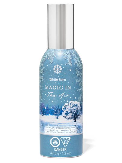 Vonná mlha do interiéru s vůní „Magic in the Air“ a motivem zimní krajiny. Bath & Body Works.