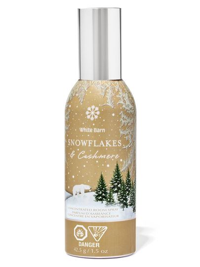Vonná mlha do interiéru s vůní sněhových vloček a kašmíru, s motivem zimního lesa. Bath & Body Works.