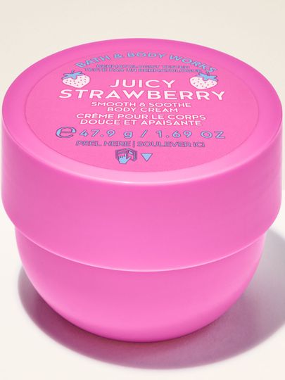 Cremă de corp Juicy Strawberry în ambalaj roz