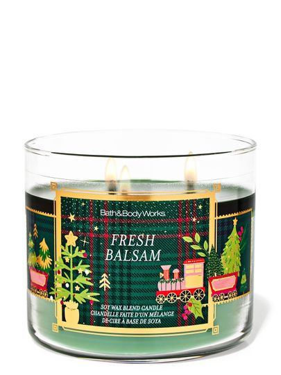 Lumânare parfumată Fresh Balsam Bath & Body Works cu 3 fitiluri și motiv de brazi și locomotivă festivă