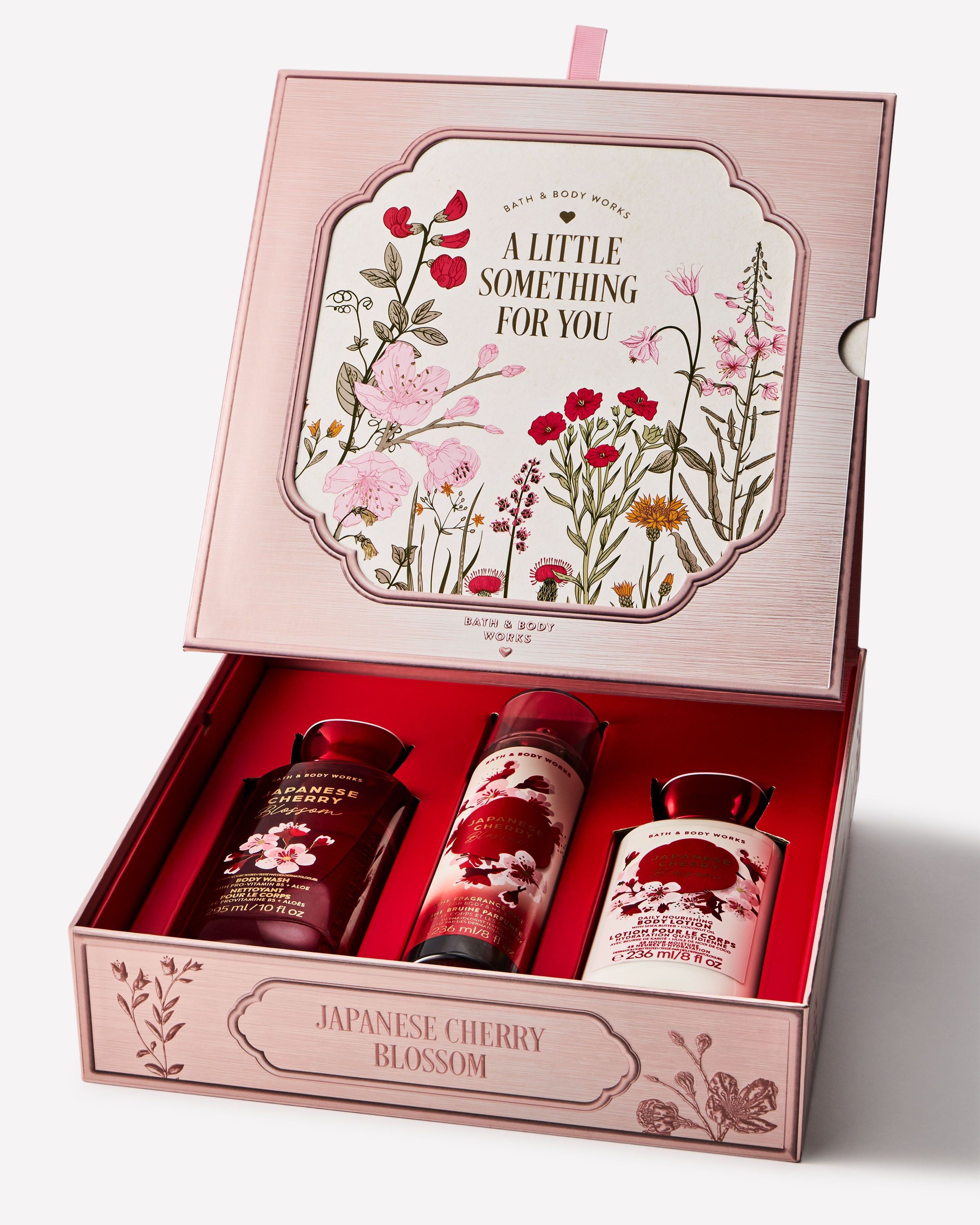 Set cadou Japanese Cherry Blossom Bath & Body Works cu produse și cutie