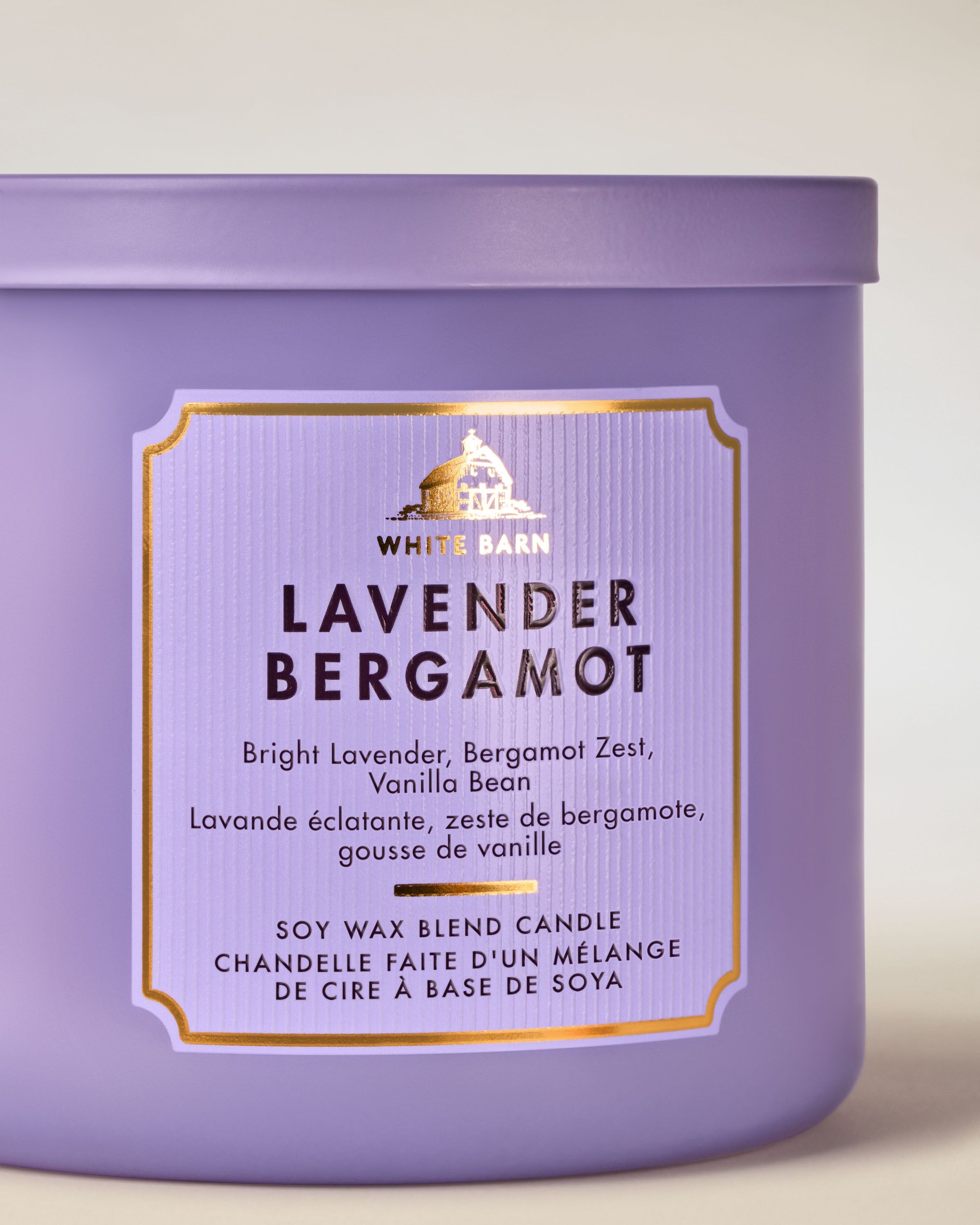 Lumânare parfumată White Barn Lavender Bergamot din amestec de ceară de soia, 3 fitiluri