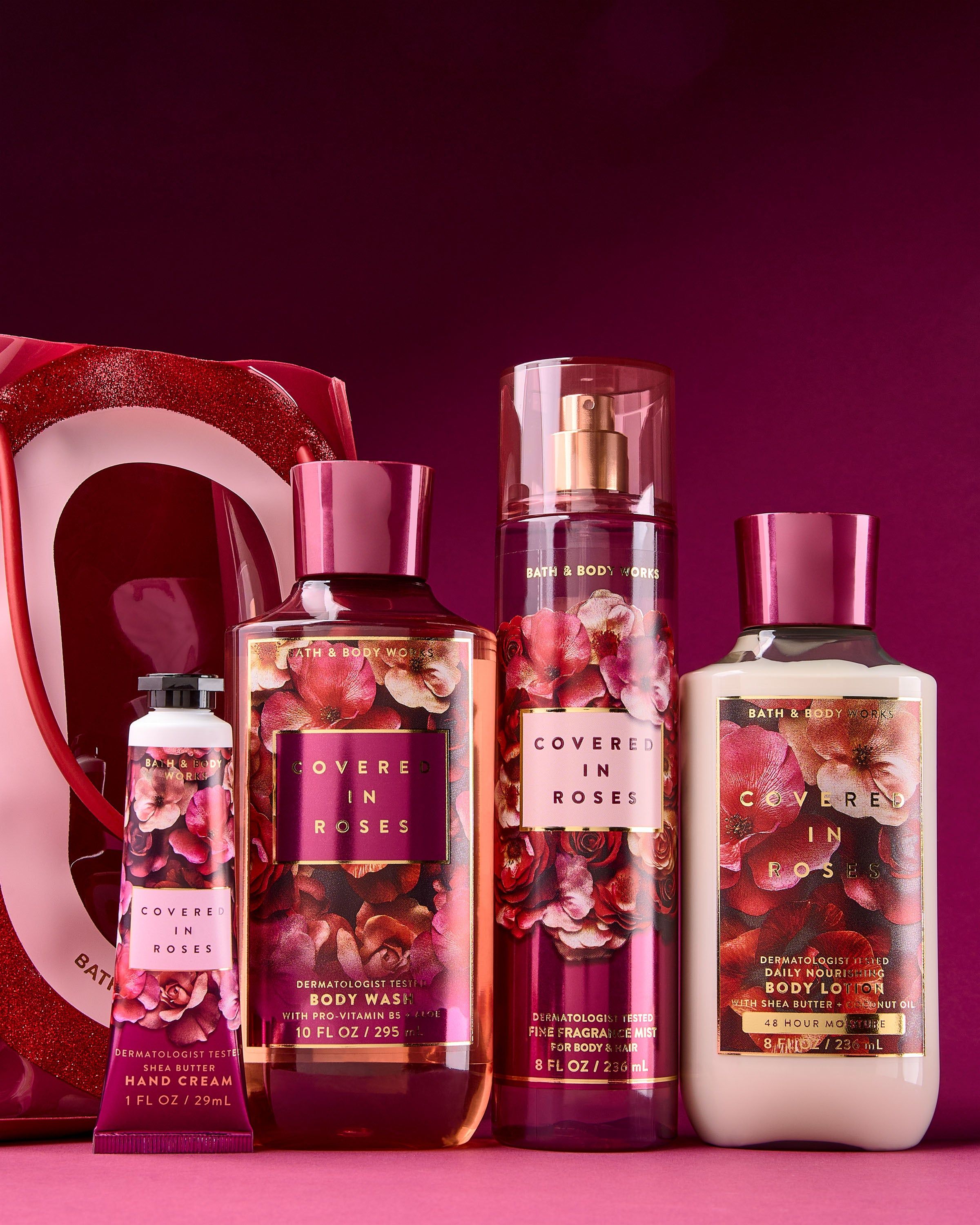 Bath & Body Works Covered in Roses – spray, gel, loțiune și cremă în set cadou bordo.
