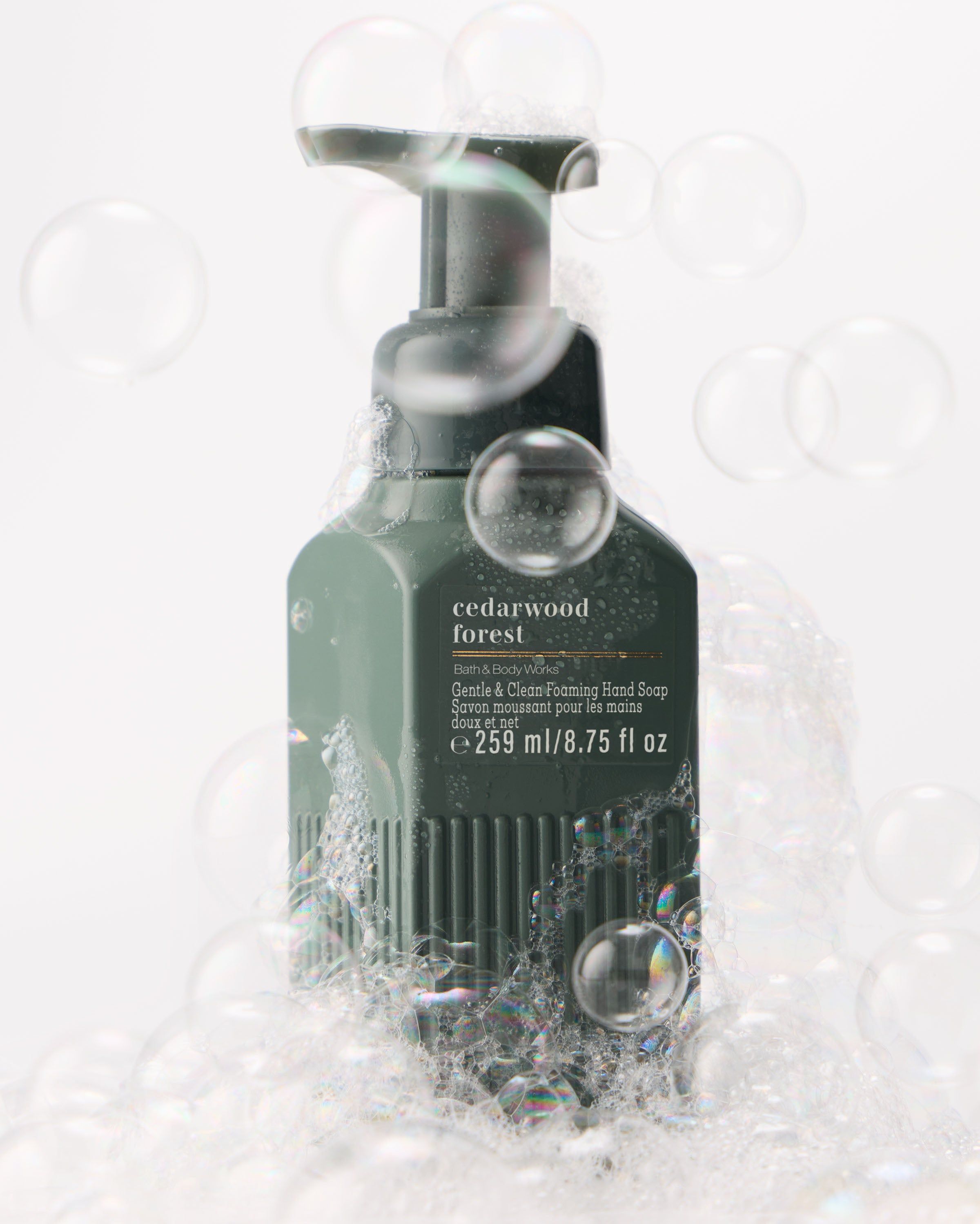 Săpun spumă delicat pentru mâini Bath & Body Works Cedarwood Forest, 259 ml