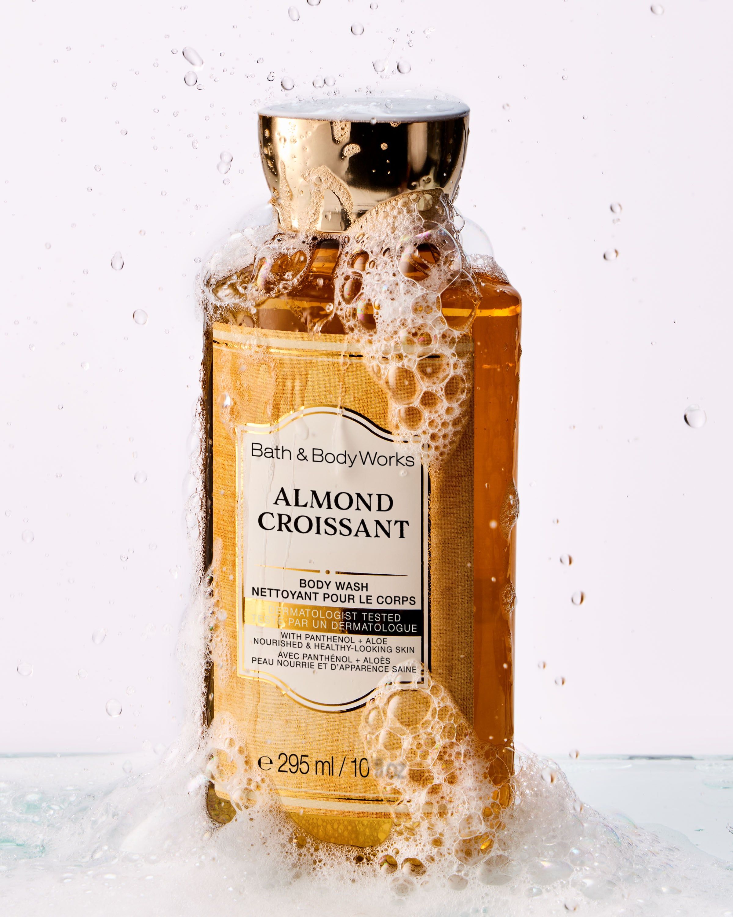 Gel de duș Bath & Body Works Almond Croissant într-o sticlă de 295 ml