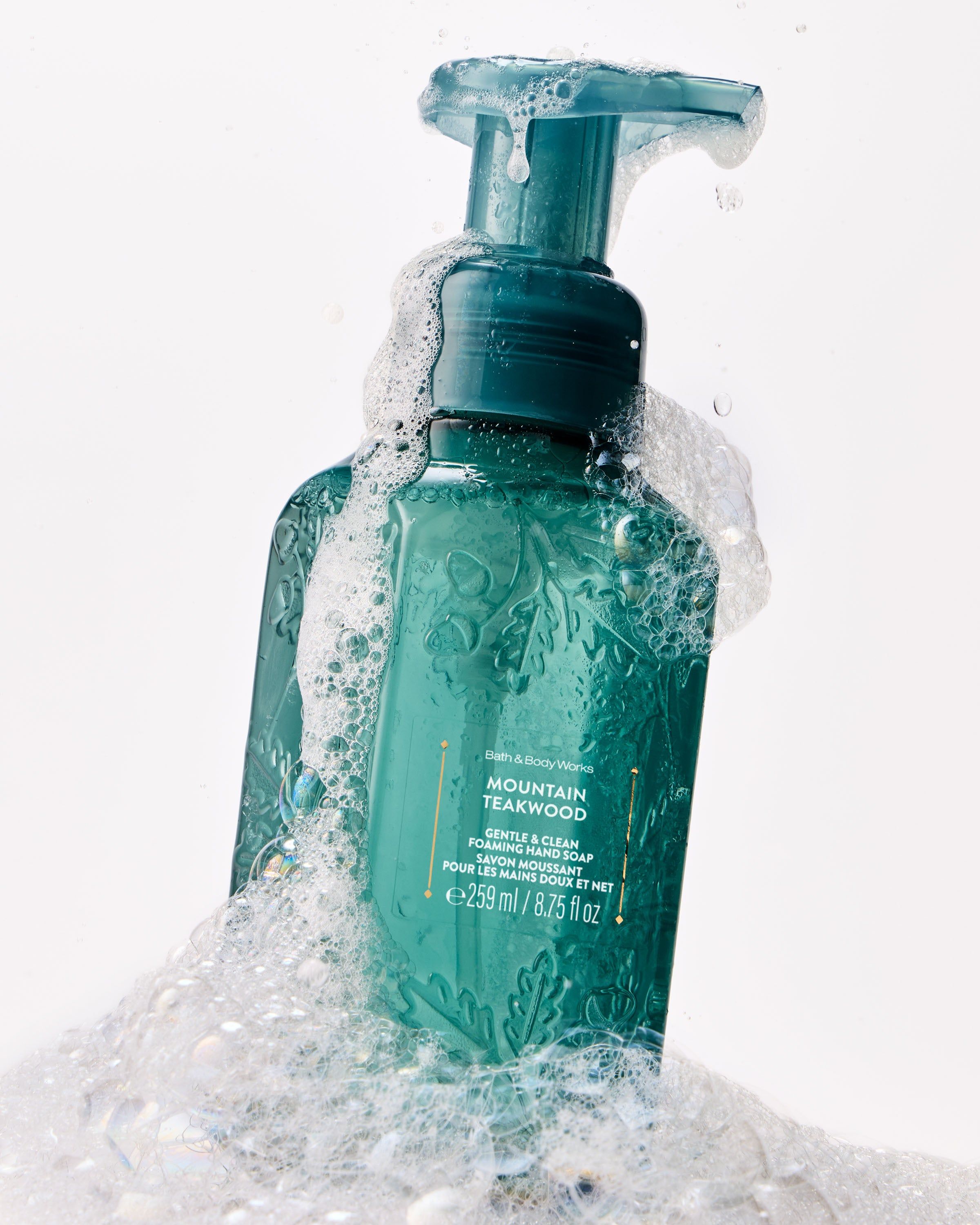 Săpun spumă delicat pentru mâini Bath & Body Works Mountain Teakwood, 259 ml