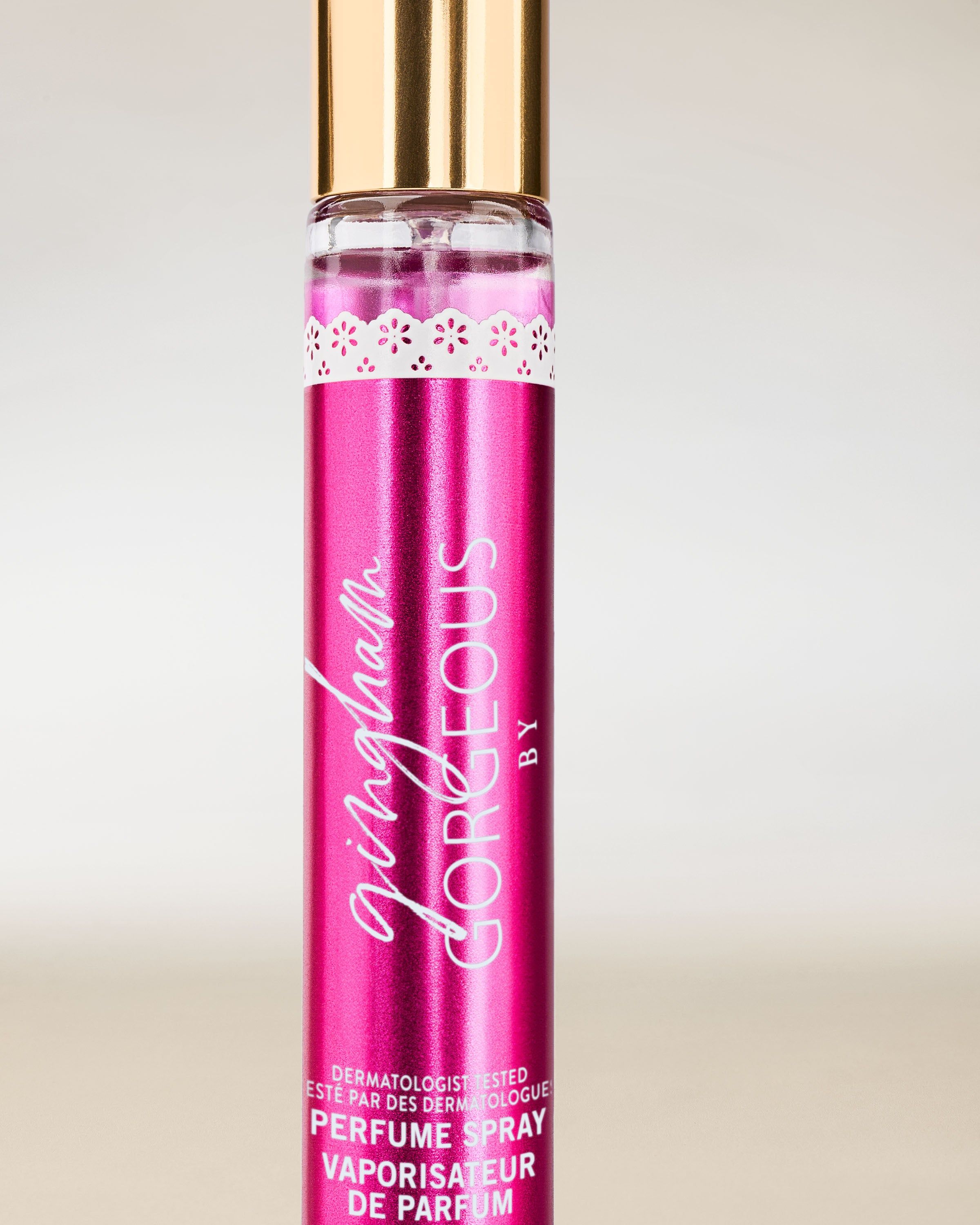 Spray de parfum Bath & Body Works Gingham Gorgeous, în flacon subțire cu pulverizator.