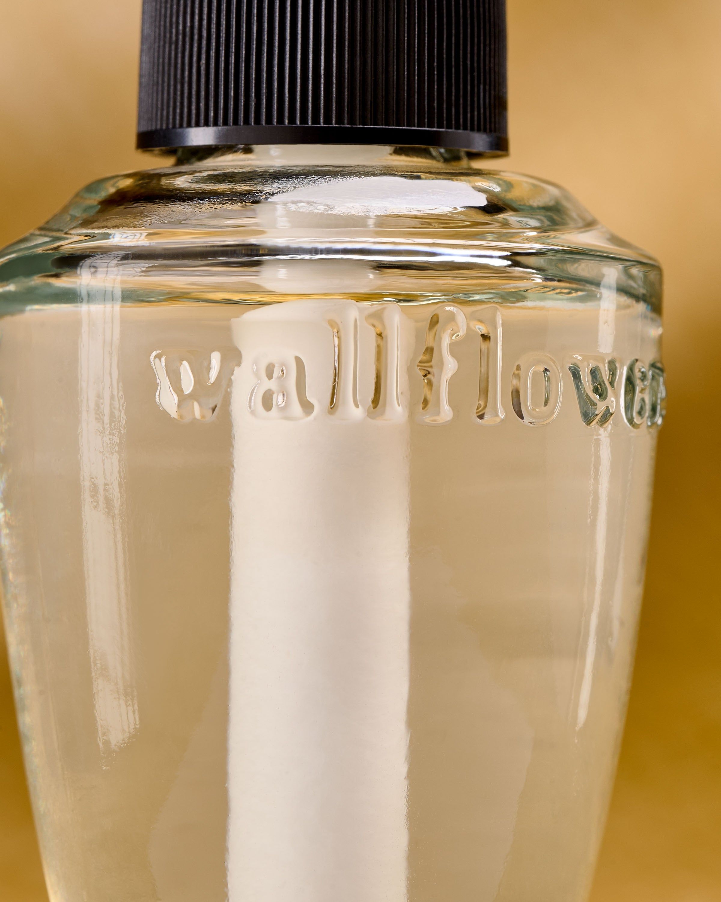 Rezerve Wallflowers Life’s a Fairytale, cu parfum luminos și delicat din colecția Disney Princess.