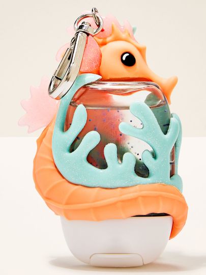 Breloc în formă de căluț de mare pentru gel de mâini Bath & Body Works – accesoriu, gelul se vinde separat