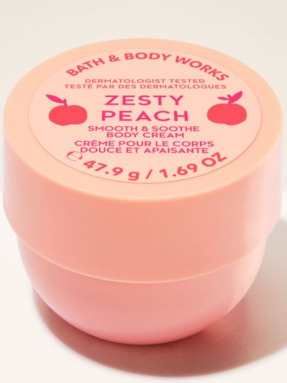Cremă de corp Zesty Peach în ambalaj roz