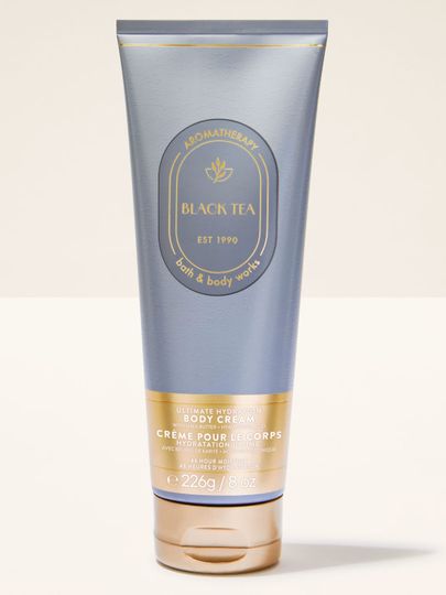 Cremă de corp Bath & Body Works Aromatherapy "Black Tea" în tub gri cu accente și capac aurii.