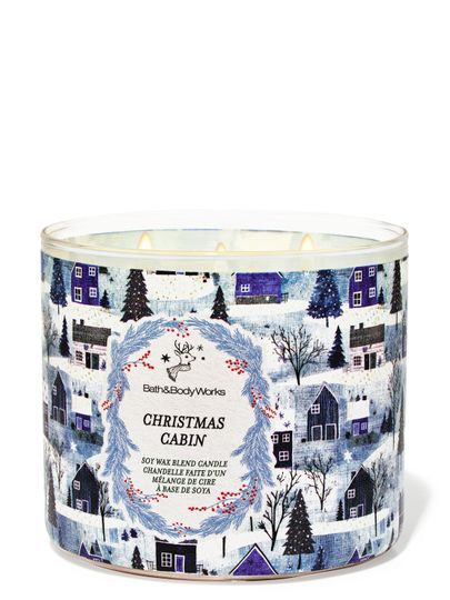 Lumânare parfumată Christmas Cabin Bath & Body Works cu 3 fitiluri și motiv de căsuțe de iarnă pe etichetă