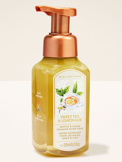 Săpun spumă pentru mâini Bath & Body Works Sweet Tea & Lemonade 259 ml, în flacon galben cu pompă.