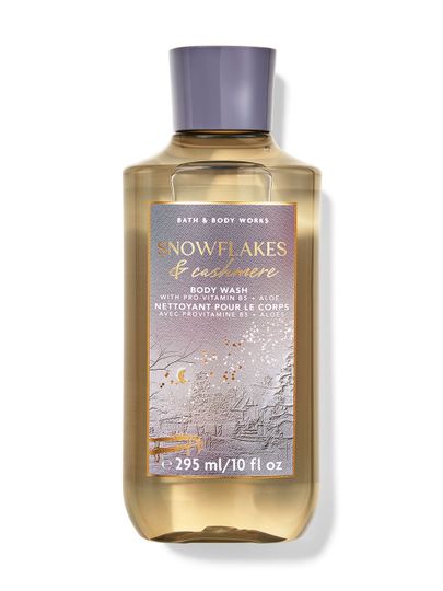 Sprchový gel "Snowflakes & Cashmere" se stříbrným štítkem a grafikou zasněženého města. Bath & Body Works.
