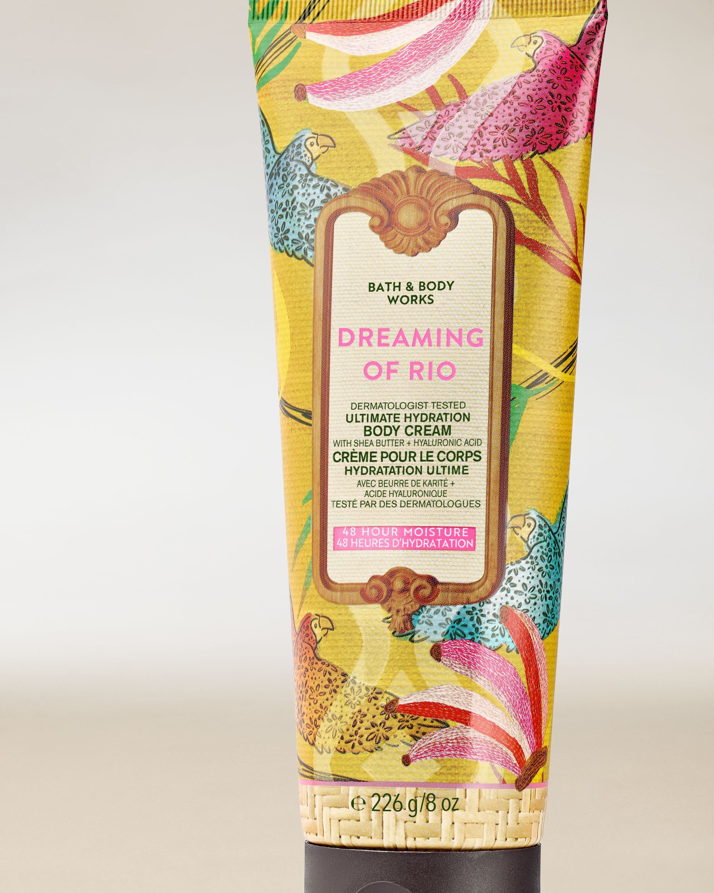Cremă de corp Bath & Body Works Dreaming of Rio cu etichetă tropicală vibrantă.
