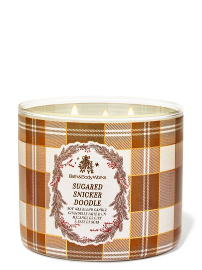Lumânare parfumată Sugared Snickerdoodle Bath & Body Works cu 3 fitiluri și model în carouri pe etichetă