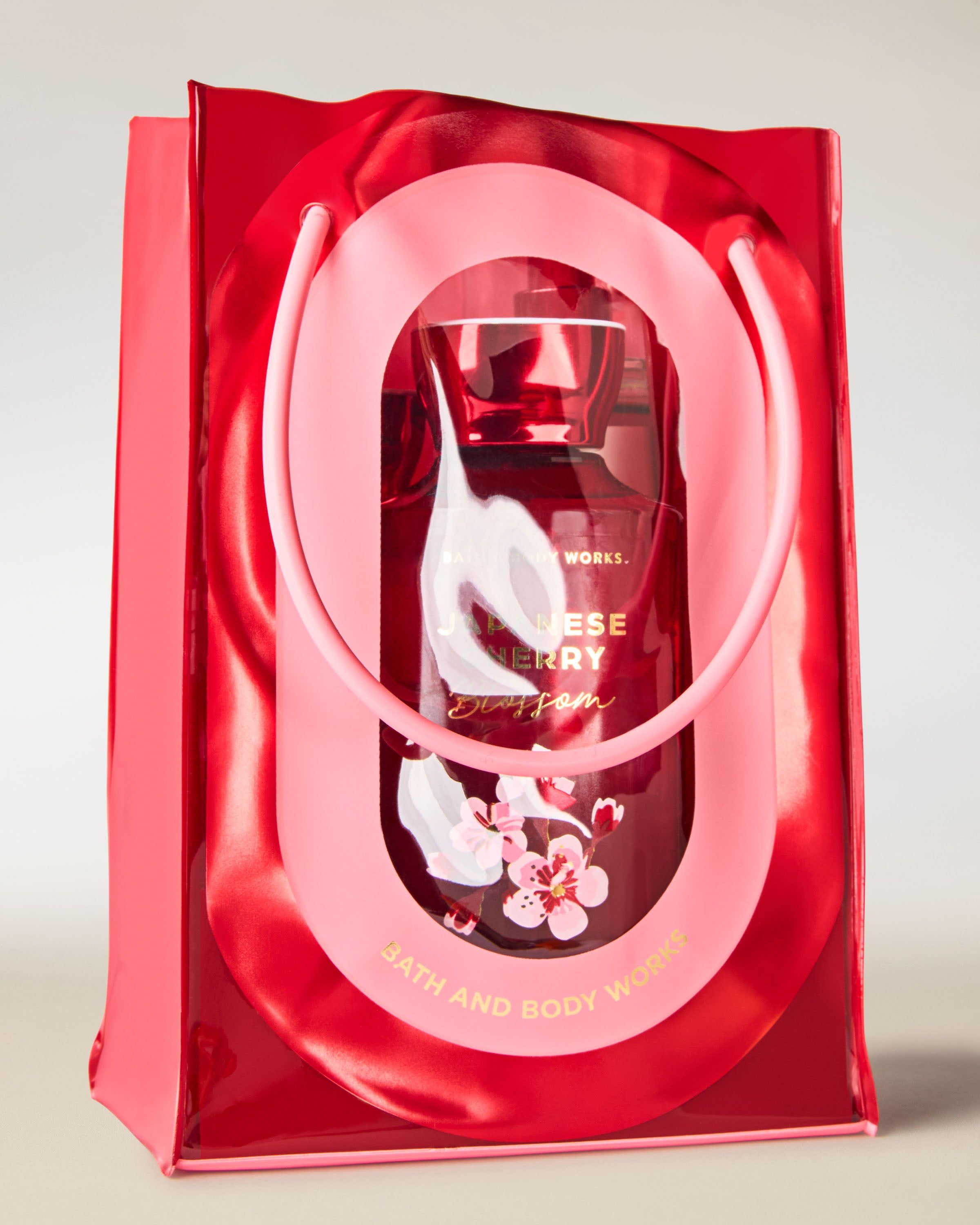 Pungă cadou Japanese Cherry Blossom de la Bath & Body Works în design roșu‑roz cu flori.