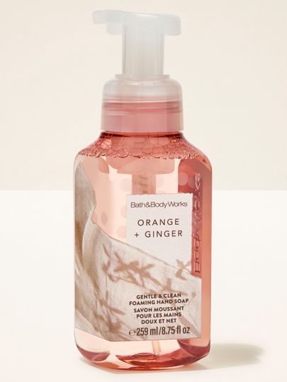 Săpun spumant pentru mâini Orange + Ginger de la Bath & Body Works, flacon roz cu pompiță și etichetă minimalistă.