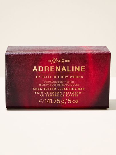 Săpun solid pentru bărbați Bath & Body Works "Adrenaline" cu unt de Shea, în ambalaj roșu închis.