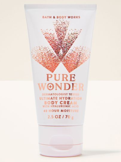 Pure Wonder – cremă de corp Bath & Body Works în tub alb cu model roz sclipitor din colecția Pure Wonder
