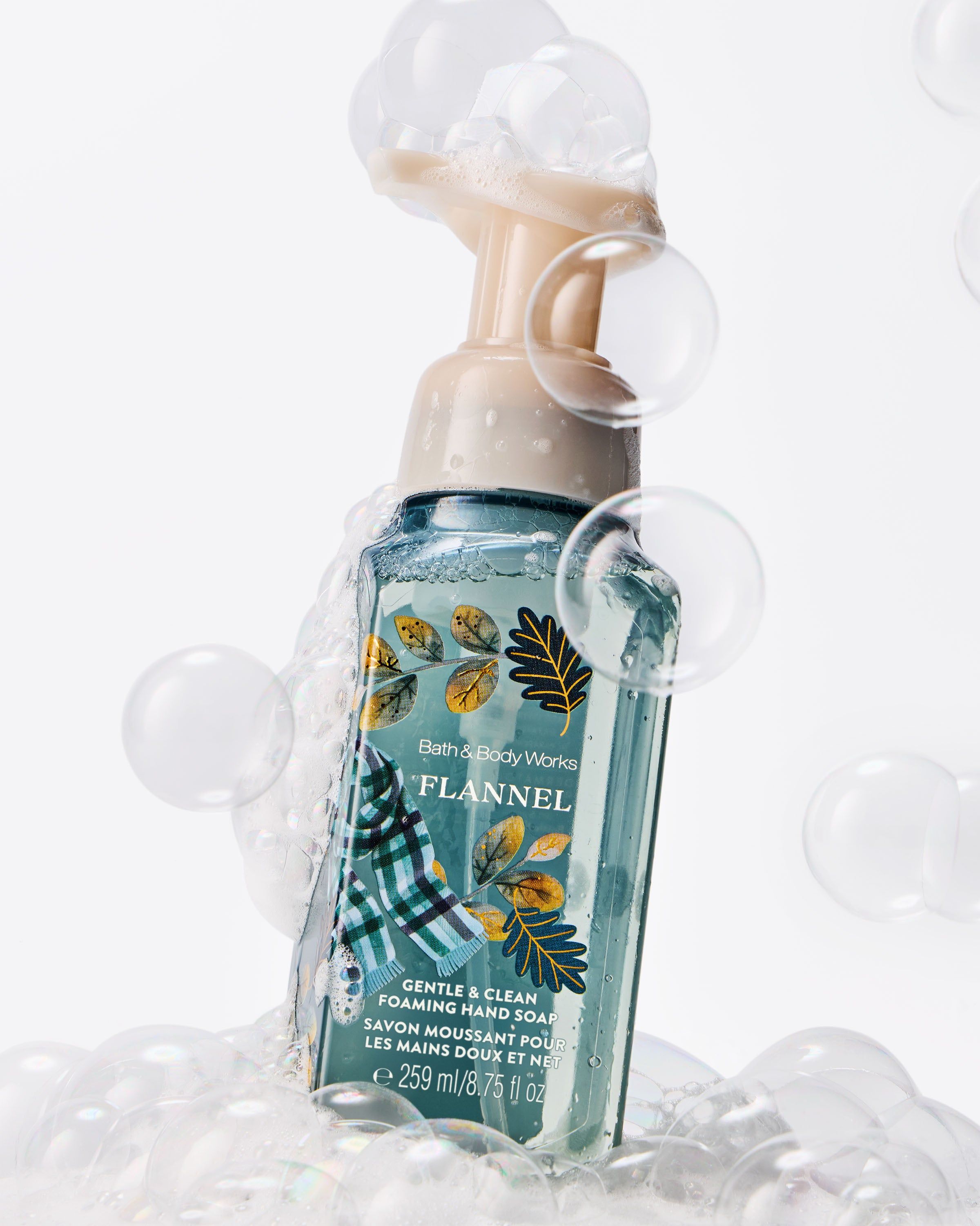 Săpun spumă delicat pentru mâini Bath & Body Works Flannel, 259 ml