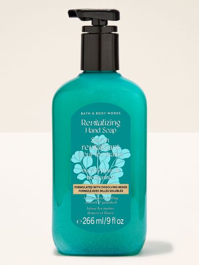 Gel pentru mâini Bath & Body Works Eucalyptus & Spearmint 266 ml, în flacon turcoaz cu pompă.