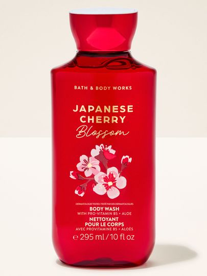 Gel de duș Bath & Body Works "Japanese Cherry Blossom" în sticlă roșie cu grafică de flori de cireș.
