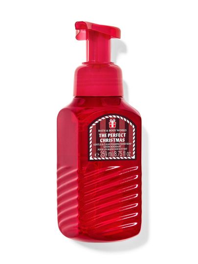 Červené pěnivé mýdlo na ruce s vůní „The Perfect Christmas“. Bath & Body Works.