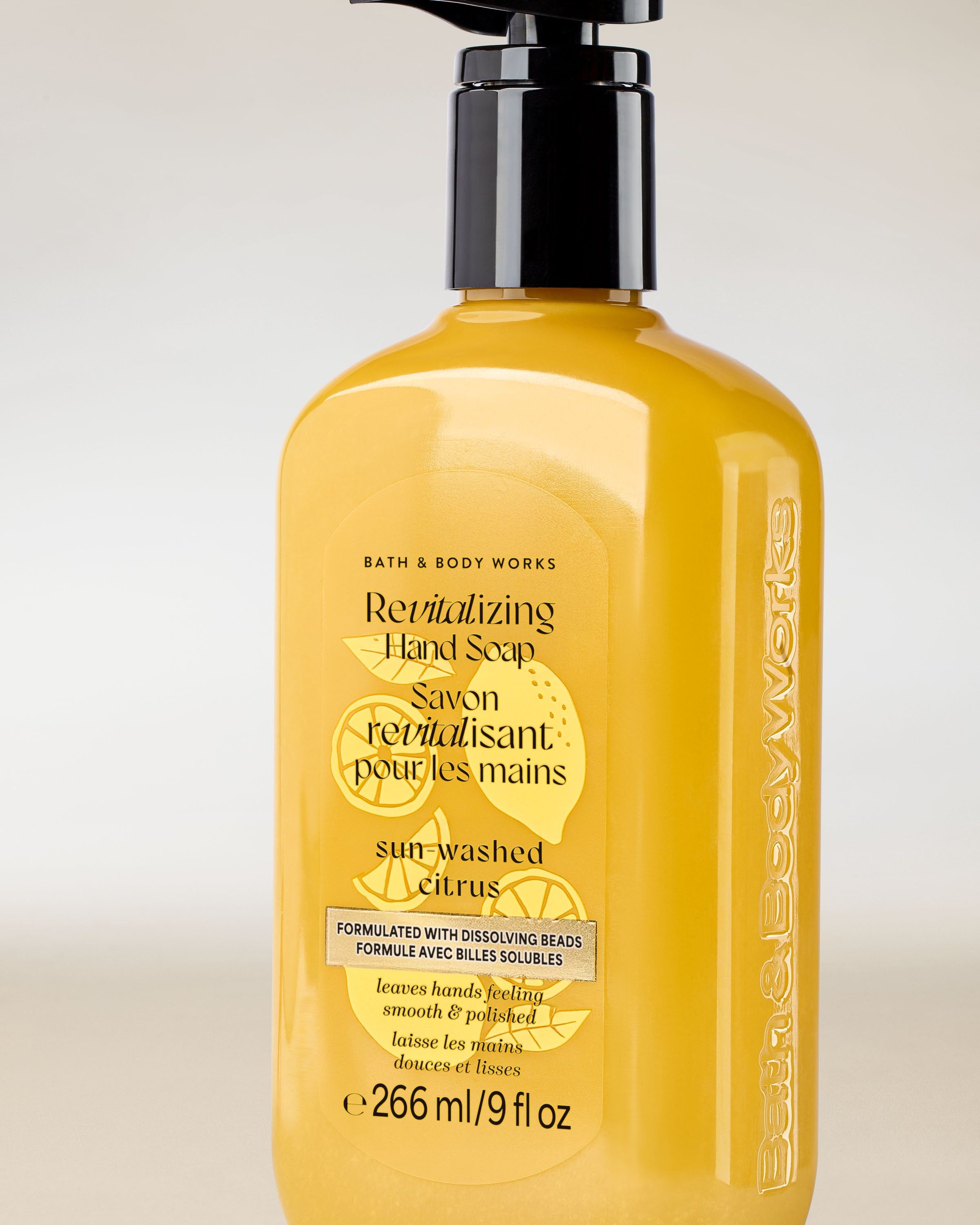 Gel pentru mâini Bath & Body Works Sun‑Washed Citrus 266 ml, în flacon galben cu pompă.